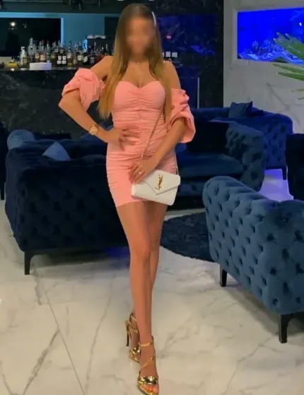 Amber, 25