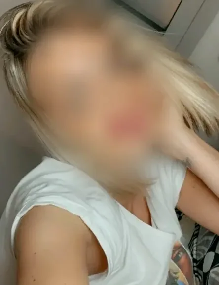 Amber, 35