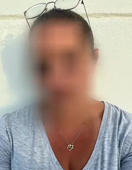 Amber, 33