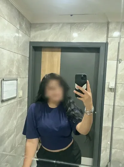 Angela, 20