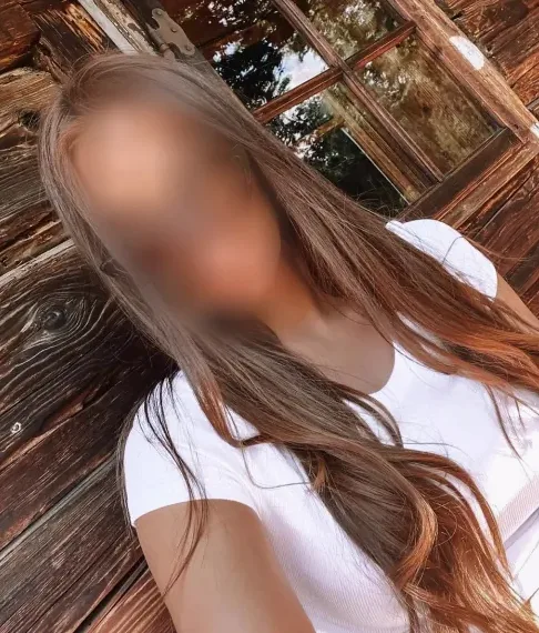 Anneke, 27