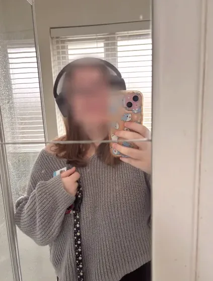 Ayla, 23