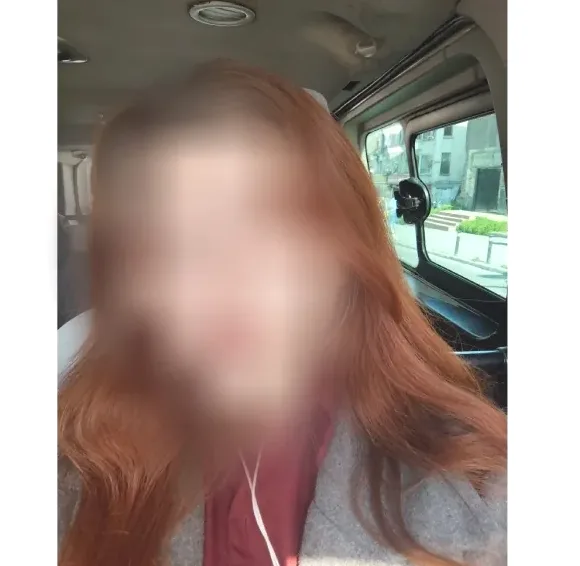 Bouchra, 27