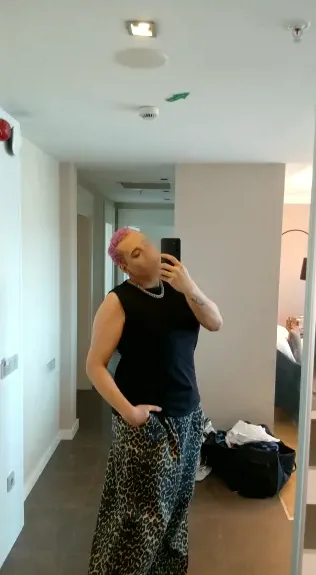 Dilara, 33