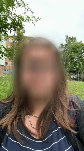 Ellen, 27