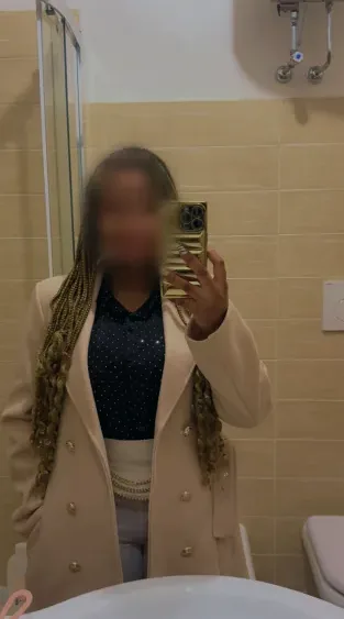 Emma, 27