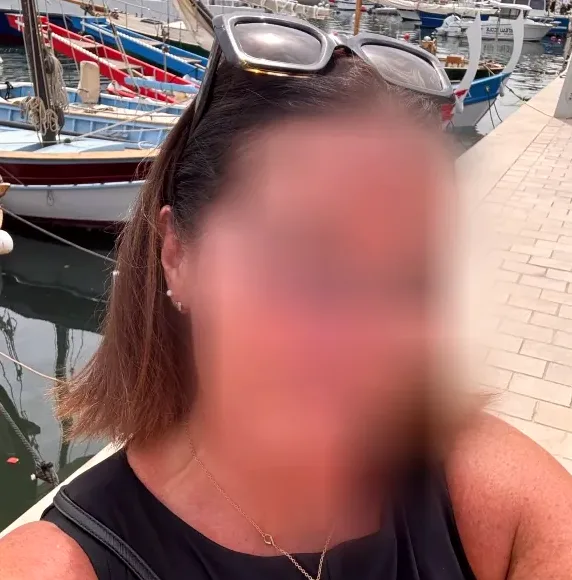 Esther, 32