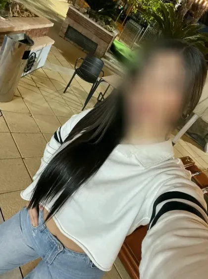 Isabel, 24