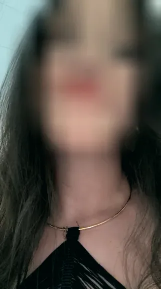Julia, 27