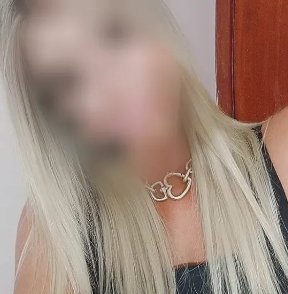 Julie, 37