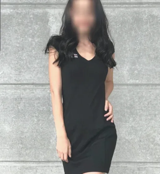 Nina, 32