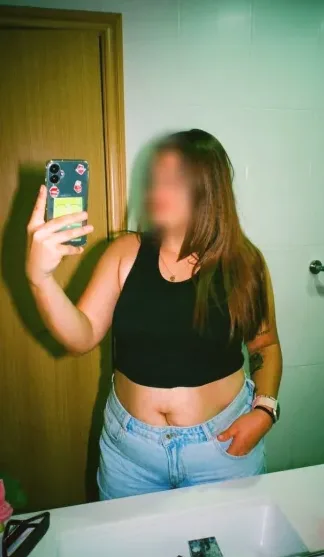 Nina, 28
