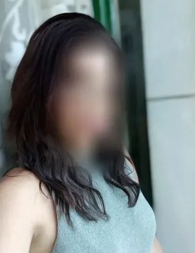 Soukaina, 27